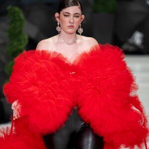 TULLE FOX TAL BOA/SHAWL WITH REMOVEABLE TAILS